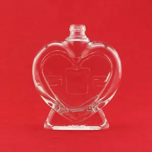 批发最新设计心形独特造型威士忌空玻璃瓶摆顶霜威士忌透明或定制颜色
