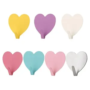 Ganchos de Pared en Forma de Corazón, Rosados, Decorativos, para Colgar Llaves, Abrigos y Sombreros, Autoadhesivos, para Decoración del Hogar y Bodas - Product Image 1