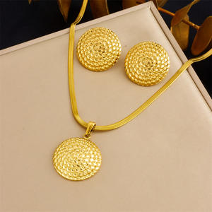 Ensemble de bijoux en acier inoxydable plaqué or avec motif cœur vintage pour les amoureux, orné de turquoise bleue et de perles, pour femmes, idéal pour les mariages et les fêtes - Product Image 5