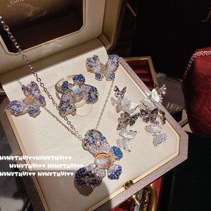 טבעת זהב חדשה בסגנון סיני חבילת פליז ליושבת פנינה בסגנון סיני חדשה שרשרת פרפר - Product Image 1