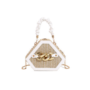 Sac messager en paille tressée, style tendance. La doublure est en PU et est ornée de décorations en chaîne.2184 - Product Image 3