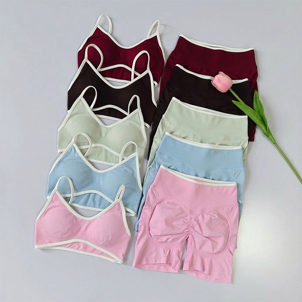 Women's Breathable Seamless Contrast Binding Halter Bra Scrunch Butt Shorts Set Two-Piece Sports Wear for Yoga Gym Athletic
