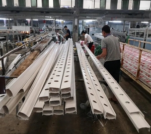 Canal en PVC hydroponique Nft de haute qualité avec trous de drainage économisant l'eau <span class=keywords><strong>pour</strong></span> le commerce - Product Image 2