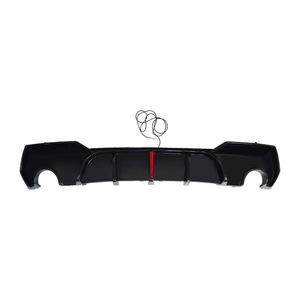 Lèvre de pare-chocs arrière BMW en fibre de carbone noir brillant pour Série 4 G22 2 portes 2020-2025 avec ou sans feux, version Racing - Product Image 2