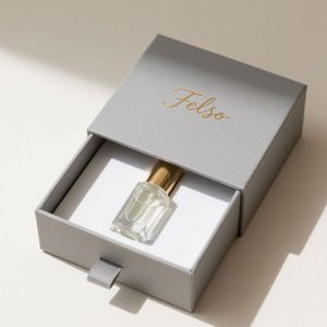 Boîte à bijoux en carton de luxe personnalisée avec laminage mat et gaufrage, fermeture magnétique et poignée, boîte à parfum personnalisée - Product Image 3
