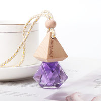 Diffuseur de parfum longue durée pour voiture, mini désodorisant suspendu à l'huile essentielle avec couvercle en bois, ensemble de parfums d'aromathérapie pour voiture