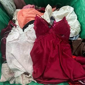 ملابس نوم مستعملة للنساء البالغات ملابس نوم ناعمة من بالة من نوع Bale - Product Image 1