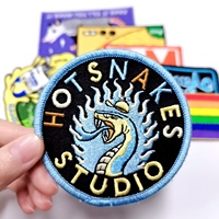 Patch brodé en chenille thermocollant personnalisé en gros pour vestes pour hommes, vestes bomber à manches en cuir et vestes de baseball