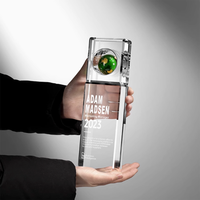 Trophée globe en cristal poli, artisanal et personnalisé, avec base conique, logo sur mesure, transparent noir, pour Championnat du Monde