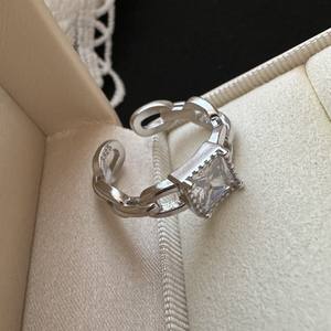 Anillo Abierto de Plata Pura S925, Elegante y Lujoso, con Diseño de Nicho de Diamante Cuadrado, Cadena Hueca Retro Francesa, Diamante de Corte Ovalado - Product Image 4