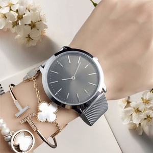 Reloj de Lujo para Hombre con Caja de Acero Inoxidable, Movimiento de Cuarzo, Esfera de 40 mm, Cristal, Resistente al Agua, Correa de Silicona, Diseño de Dibujos Animados - Product Image 5