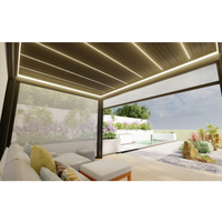 Pergola rétractable électrique en aluminium classique, imperméable et résistante au vent, avec toit à lames orientables pour jardin et cour.