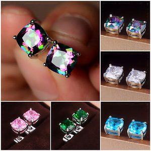Orecchini a perno quadrati con zirconi freschi, gioielli versatili per l'uso quotidiano da donna - Product Image 1
