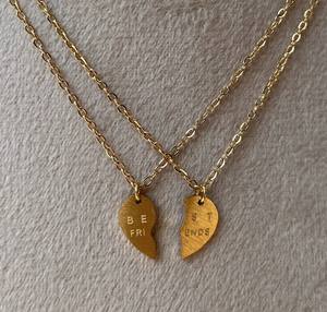 Inspire Jewelry Acier inoxydable plaqué or MEILLEURS AMIS Ternish Free Gold Silver Rose-Gold Set of two half heart Word Necklace - Product Image 3