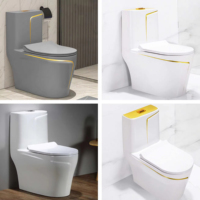 WC monobloc de luxe moderne en céramique avec design ligne dorée, sanitaires de salle de bain, cuvette de toilettes intelligentes
