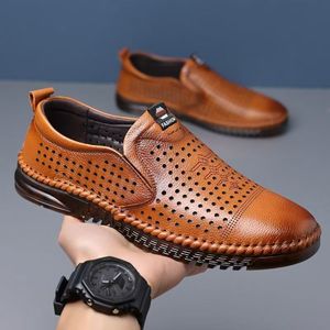 รองเท้าหนังลำลองผู้ชายแบบสวม  ระบายอากาศได้ดี ส้นเตี้ย สไตล์ฤดูร้อน สีพื้น - Product Image 1