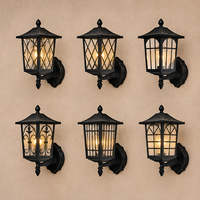 Lanterne murale extérieure traditionnelle avec cadre en treillis diamanté pour l'éclairage des jardins de villas