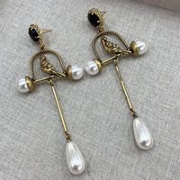 Boucles d'oreilles rétro exagérées en forme de cage à oiseaux dorée avec perles