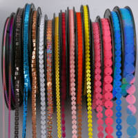 Bobines de paillettes thermocollantes PET colorées en gros, ruban de paillettes plates et rondes de 0,18 mm, bobine CD pour machine à broder, vêtements, chaussures, accessoires