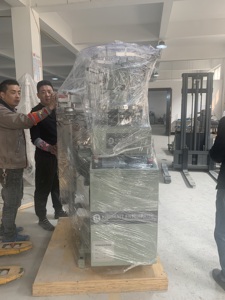 Italy Model Auto-Linking Sock Knitting Machine Single Cylinder 3 3/4 Diameter with Socks Packaging Machine - Product Image 3