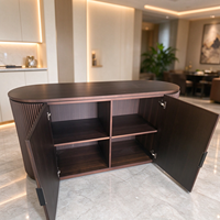 Buffet ovale cannelé en chêne rouge massif et contreplaqué avec placage chêne rouge, meuble de rangement pour salon, mobilier de maison