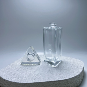 도매 30ml 45ml 투명 플랫형 빈 유리 리필 가능 향수병 고급 삼각형 크리스탈 캡 포함 향수 포장용 - Product Image 6