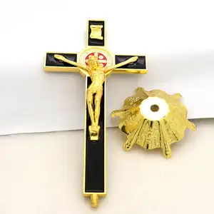 KOMI Religiosos Home Office Decorações Ouro Metal Pérola Artical Incrustados Cruz Esmalte Colorido Crucifixo para Mesa Ornamentos De Parede