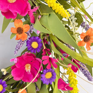 春の人工椿の花輪、デイジーとラベンダーの家のドア掛け飾り、イースター用のカラフルな野花 - Product Image 2