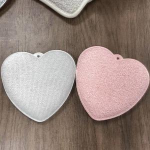 ฟองน้ำล้างจานรูป<span class=keywords><strong>หัวใจ</strong></span>สองด้าน แผ่นขัดทำความสะอาด แปรงทำความสะอาดหม้อ ผ้าเช็ดทำความสะอาดอเนกประสงค์ ทนทานและซึมซับได้ดี - Product Image 2