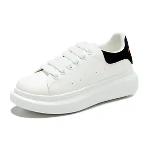 Petites chaussures blanches à la mode pour femmes, version coréenne, filet rouge pour femmes, chaussures de sport confortables à semelle épaisse