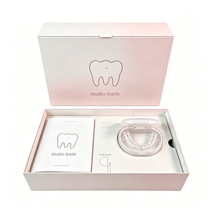 Boîte d'emballage personnalisée pour aligneurs orthodontiques biodégradables avec gaufrage, étui rigide pour rangement de prothèses dentaires et appareils dentaires - Product Image 1