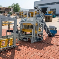 Ligne de production automatique de briques en béton QT4-15 avec système de vibration hydraulique, contrôle PLC, moteur haute capacité