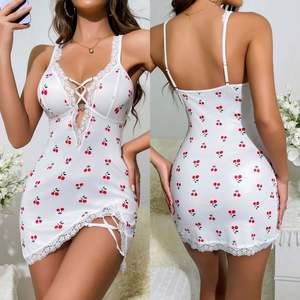 Camisón sin mangas con cuello estampado de cerezas y ribete de encaje Sfy-y1431, lindo pijama para chicas, ropa de dormir sexy con cuello en V. - Product Image 1