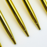 Lot de stylos bille en métal en gros avec embouts émaillés fruits (cerise, orange, raisin), rechargeables, corps doré