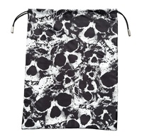 Pochette de rangement à cordon de serrage 28x35cm, imprimé crâne noir et blanc, sac anti-poussière en soie personnalisé pour casquette