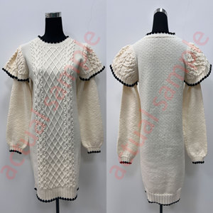 Abito Mini in Maglia <span class=keywords><strong>da</strong></span> Donna Nero con Lavorazione a Treccia, Bordo Ondulato e Spalle con Volant a Sbuffo - Maglieria all'Ingrosso - Product Image 5