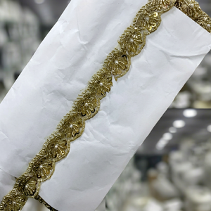 Bande de dentelle brodée de perles florales 100 % polyester, largeur 3 cm, rouleau de 9 mètres pour vêtements ethniques, sacs, chaussures, textiles de maison, Inde - Product Image 1
