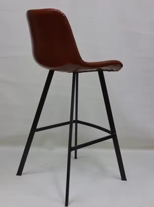 Sillas Altas de Diseño Cómodo con Patas de Metal y Asiento de Cuero PU para Cocina, Bar o Restaurante en Venta - Product Image 3
