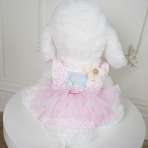 ชุดกระโปรงดอกไม้สำหรับสัตว์เลี้ยงแบบขายส่ง ตกแต่งกลีบดอกไม้ 3 มิติ สายรัดลูกไม้แบบไม่มีแขน กระโปรงผ้าทูลหลายชั้นฟูฟ่อง พร้อมห่วงรูปตัว D สำหรับสุนัข - Product Image 3