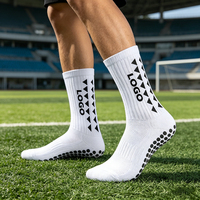 Chaussettes de football antidérapantes pour l'entraînement sportif avec logo personnalisé sur le dessous pour les joueurs de football
