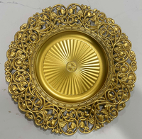 Chargeur en plastique plaqué or antique Plaque en relief écologique de 13 pouces pour décoration de table de mariage