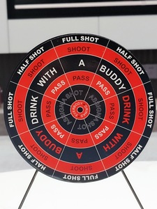 Mini jeu de fléchettes magnétiques | Jeu à boire amusant pour les fêtes et les rassemblements | Jeu à boire sûr et portable - Product Image 2