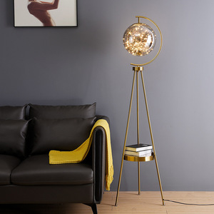 Offre Spéciale <span class=keywords><strong>lampadaire</strong></span> LED de luxe moderne pour salon <span class=keywords><strong>boule</strong></span> de verre sur pied <span class=keywords><strong>doré</strong></span> abat-jour jaune corps en fer Design nordique pour hôtels - Product Image 3