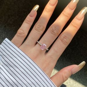 Anillo de Promesa Dylam Top Picked de Plata de Ley 925 Maciza con Baño de Rodio para Mujer, con Diamante Rosa Claro de Corte Radiante y Zirconia 8A - Product Image 4