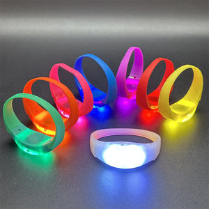 Çevre dostu NFC RGB kablosuz LED <span class=keywords><strong>DMX</strong></span> bilezikler RFID radyo uzaktan kumanda konser dekor gece promosyon parti malzemeleri için - Product Image 4