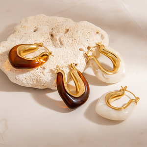 Pendientes de aro de resina ámbar en forma de U, joyería para mujer, uso diario - Product Image 3