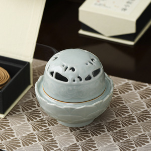 Quemador de Incienso de Cerámica Azul Cielo con Patrón de Loto Hecho a Mano para Uso Religioso en Interiores del Hogar, Origen Dehua - Product Image 4
