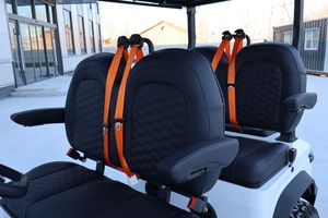 Voiture de golf silencieuse et stable à 4 places, blanche, pour communauté résidentielle, parcours de golf, navette de terminal d'aéroport - Product Image 4