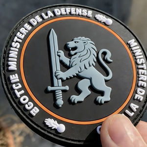 Etiqueta Personalizada para Uniforme, de PVC, con Diseño 2D Esculpido, de Goma Suave, para Coser, con Maqueta Gratuita - Product Image 3