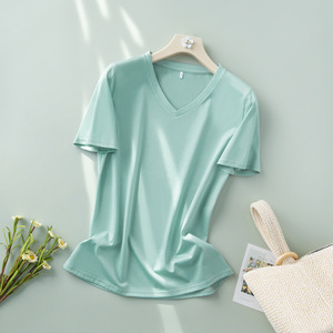 T-shirt personnalisé à col en V pour femme, coupe classique, 180 GSM, mélange coton et polyester, impression sérigraphique - Product Image 1